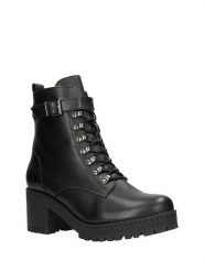 Wojas Skórzane botki w kolorze czarnym rozmiar: 36. Czarne botki damskie Wojas, ze skóry, eleganckie, bez obcasa, bez zapięcia. Za 365.48 zł.