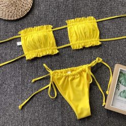Bikini bandeau z regulowanymi ramiączkami na lato Jozien. Czerwone bikini damskie Intica, bez wzorów. Za 139.00 zł.
