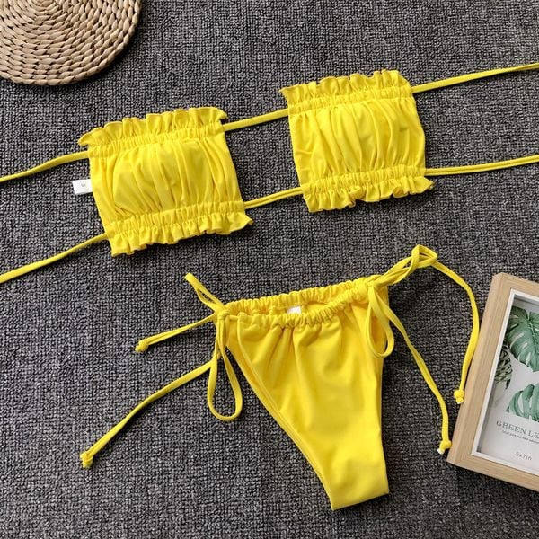 Bikini bandeau z regulowanymi ramiączkami na lato Jozien. Czerwone bikini damskie Intica, bez wzorów. Za 139.00 zł.
