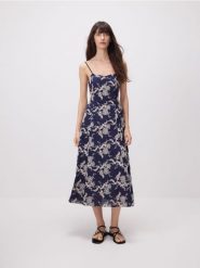 Bawełniana sukienka z haftem - wielobarwny. Sukienki damskie Reserved, l, bez wzorów, z bawełny, bez kołnierzyka, bez ramiączek, maxi, rozkloszowane. Za 229.99 zł.