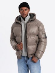 Ciepła męska kurtka puffer ze ściągaczami – ciemnobeżowa V3 - Rozmiar: L. Brązowe kurtki męskie Ombre Clothing, na zimę, l, z aplikacjami, z gumy, z kapturem. W wyprzedaży za 314.99 zł.