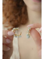 Pierres delicates Pozłacane kolczyki-półkreole z opalami rozmiar: onesize. Niebieskie kolczyki damskie Pierres delicates, z opalem, pozłacane. Za 60.88 zł.