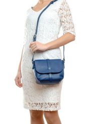 Lia Biassoni Skórzana torebka "Mella" w kolorze niebieskim - 24 x 20 x 9 cm rozmiar: onesize. Niebieskie torebki klasyczne damskie Lia Biassoni, bez wzorów, z materiału, bez dodatków. Za 260.99 zł.