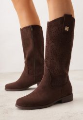 Brązowe Botki Typu Kowbojki Ażurowe Ozdobione Metaliczną Aplikacją Iomosa. Brązowe botki damskie Born2be, prążkowane, biznesowe, bez obcasa, na płaskiej podeszwie, bez zapięcia. Za 149.99 zł.