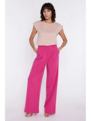 Nife Bluzka w kolorze jasnoróżowym rozmiar: 40. Różowe bluzki damskie Nife, bez wzorów, z wiskozy, bez kołnierzyka, bez ramiączek. Za 202.03 zł.