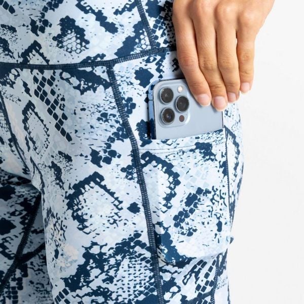 Legginsy turystyczne damskie Influential 3/4. Białe legginsy damskie Dare 2b, bez wzorów. W wyprzedaży za 119.15 zł.