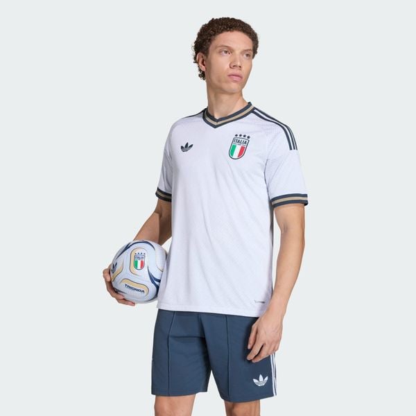 Koszulka wyjazdowa Włochy 26 Authentic. Niebieskie t-shirty sportowe męskie Adidas, l, z materiału, bez ramiączek, do piłki nożnej, climacool (adidas). Za 649.00 zł.