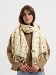 TRAVELIN' Szal w kolorze beżowym rozmiar: onesize. Brązowe szaliki i kominy damskie Travelin', bez wzorów, z materiału. Za 173.99 zł.