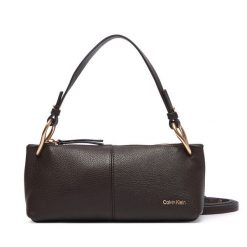 Torebka Calvin Klein. Brązowe torebki klasyczne damskie CALVIN KLEIN, bez wzorów, bez dodatków. Za 749.99 zł.