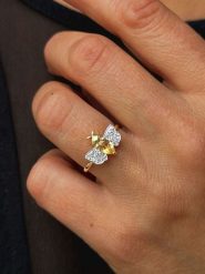 DIA DIAMONDS Pozłacany pierścionek z diamentami rozmiar: 52. Żółte pierścionki damskie DIA DIAMONDS, z diamentem, pozłacane. Za 342.45 zł.