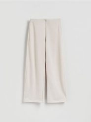 Dzianinowe spodnie z bawełną - beżowy. Brązowe spodnie materiałowe damskie Reserved, bez wzorów, z bawełny. Za 99.99 zł.