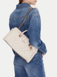 Guess Torebka Cristi HWTG81 39090 Kremowy. Białe torebki klasyczne damskie Guess, z aplikacjami, ze skóry, bez dodatków. Za 373.99 zł.