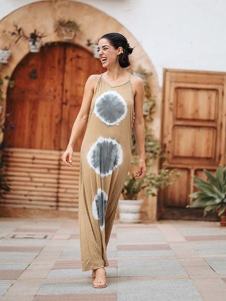 Isla Bonita by SIGRIS Sukienka w kolorze jasnobrązowym rozmiar: M. Brązowe sukienki damskie Isla Bonita by SIGRIS, na co dzień, m, bez wzorów, z bawełny, bez kołnierzyka, bez ramiączek, maxi, proste. Za 213.18 zł.