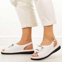 Białe skórzane sandały damskie T.Sokolski 475. Białe sandały damskie Sokolski, z aplikacjami, z jeansu, bez obcasa, na platformie. Za 219.00 zł.