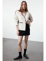 Trendyol Kardigan w kolorze biało-czarnym rozmiar: S. Białe kardigany damskie Trendyol, s, bez wzorów. Za 78.99 zł.