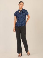 APART Bluzka w kolorze granatowym rozmiar: 38. Niebieskie bluzki damskie Apart, bez wzorów, bez kołnierzyka, bez ramiączek. Za 209.95 zł.