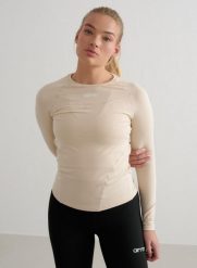 Damski top z długim rękawem ultramiękki, szybkoschnący Soft Basic beżowy. Białe topy sportowe damskie Aim'n, m, bez wzorów, z dzianiny, bez ramiączek. Za 148.00 zł.