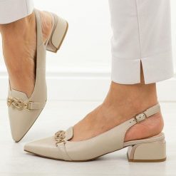 Beżowe skórzane sandały damskie DiA 3015. Brązowe sandały damskie DiA, bez wzorów, ze skóry, bez obcasa, na obcasie. W wyprzedaży za 324.72 zł.