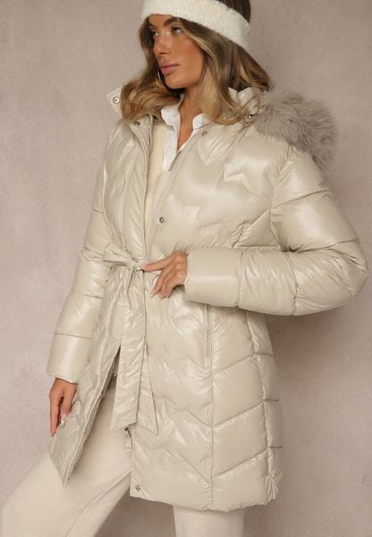 Beżowa Kurtka Pikowana z Odpinanym Futerkiem i Kapturem Ozdobiona Paskiem Olinesa. Brązowe kurtki damskie Renee, l, bez wzorów. Za 149.99 zł.