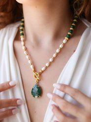 Pierres de Jade Pozłacany naszyjnik z elementami ozdobnymi - dł. 47 cm rozmiar: onesize. Białe naszyjniki damskie Pierres de Jade, pozłacane. Za 86.99 zł.