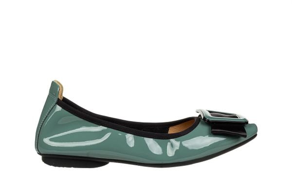 Półbuty Loretta Vitale E40303B Blue 514257, Zielony, Skóra lakierowana - 36. Zielone półbuty damskie Loretta Vitale, bez wzorów, z lakierowanej skóry, eleganckie, bez obcasa. W wyprzedaży za 269.00 zł.