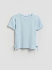 Gładki t-shirt z modalem - jasnoniebieski. Niebieskie koszulki dziewczęce Reserved, bez wzorów, z dzianiny, bez ramiączek. Za 32.99 zł.