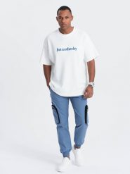 Spodnie męskie JOGGERY z odstającymi i zapinanymi kieszeniami cargo - niebieskie V7 OM-PAJO-0135 - XXL. Niebieskie spodnie materiałowe męskie Ombre Clothing, bez wzorów, z bawełny, wizytowe. Za 113.99 zł.