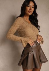 Beżowa Bluzka Longsleeve z Koronki z Falbankami przy Rękawach Isonea. Brązowe bluzki damskie Renee, l, bez wzorów, z koronki, eleganckie, bez kołnierzyka, bez ramiączek. Za 69.99 zł.