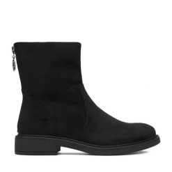 Botki Clara Barson. Czarne botki damskie Clara Barson, bez obcasa, na płaskiej podeszwie, bez zapięcia. Za 149.99 zł.