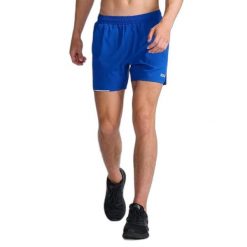 Szorty 2XU Aero 5". Niebieskie szorty męskie 2XU, z tkaniny, bez kołnierzyka. Za 313.00 zł.