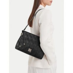 Torebka Nine West. Czarne torebki klasyczne damskie Nine West, bez wzorów, bez dodatków. Za 199.99 zł.