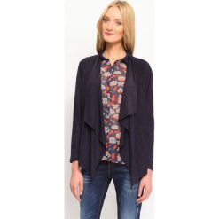 ŻAKIET DAMSKI KLASYCZNY, LUŹNY. Niebieskie marynarki i żakiety damskie TOP SECRET, bez wzorów, eleganckie. W wyprzedaży za 39.99 zł.