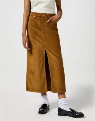 WRANGLER DAMSKIE SPÓDNICE SZTRUKSOWA WRANGLER CORDUROY MAXI COGNAC 112356436. Brązowe spódniczki damskie Wrangler, s, bez wzorów, ze sztruksu, maxi. Za 159.99 zł.