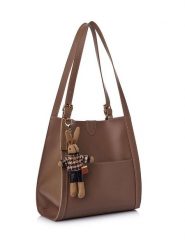 Lucky Bees Torebka w kolorze jasnobrązowym - 28 x 31 x 10 cm rozmiar: onesize. Brązowe torebki klasyczne damskie Lucky Bees, bez wzorów, z materiału, bez dodatków. Za 78.99 zł.