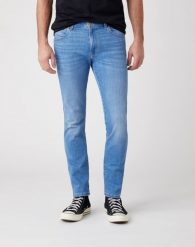 WRANGLER LARSTON MĘSKIE SPODNIE JEANSOWE HEAT RAGE W18SC788W 112127449. Spodnie materiałowe męskie Wrangler, bez wzorów, z jeansu. Za 239.99 zł.