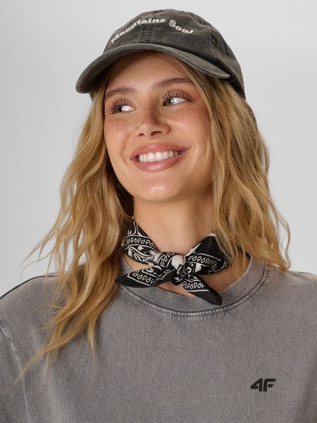4F Czapka z daszkiem strapback damska - szara S/M (58cm). Szare czapki z daszkiem damskie 4f, bez wzorów, z bawełny. Za 69.99 zł.