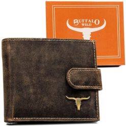 Duży skórzany portfel męski z zatrzaskiem - Buffalo Wild. Brązowe portfele męskie BUFFALO WILD, bez wzorów, z nubiku. Za 51.99 zł.