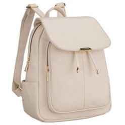 Mały plecak damski ze skóry ekologicznej beżowy miejski z klapką Peterson PTN MBP-10-F19. Brązowe plecaki damskie Peterson, bez wzorów, ze skóry ekologicznej. Za 89.99 zł.