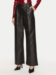 Bardot Spodnie z imitacji skóry Sedona 59507PB Czarny Relaxed Fit. Czarne spodnie materiałowe damskie BARDOT, bez wzorów, ze skóry. Za 319.99 zł.