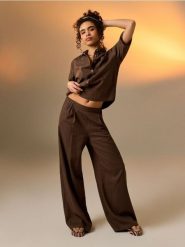 Spodnie wide leg z domieszką lnu - brązowy. Brązowe spodnie materiałowe damskie Sinsay, bez wzorów. Za 39.99 zł.