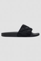 KARL LAGERFELD Czarne klapki Kondo Monogram. Czarne klapki damskie Karl Lagerfeld, bez wzorów, bez obcasa. W wyprzedaży za 265.99 zł.