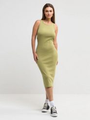 Sukienka damska midi khaki Maxinassara 303. Zielone sukienki damskie Big Star, l, bez wzorów, bez kołnierzyka, bez ramiączek, midi. W wyprzedaży za 99.99 zł.