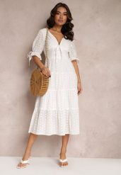 Biała Sukienka Evonia. Białe sukienki damskie Renee, m, z aplikacjami, boho, bez kołnierzyka, bez ramiączek, midi, rozkloszowane. W wyprzedaży za 167.99 zł.