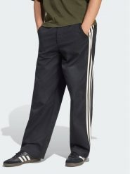 Adidas Spodnie materiałowe 3 Stripes Pleated Trousers KE4177 Czarny Regular Fit. Czarne spodnie materiałowe męskie Adidas, bez wzorów, z materiału. Za 348.99 zł.