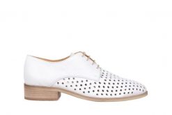 Półbuty Bayla-118 3104 Natural Bianco, Beż, Skóra naturalna - 40. Białe półbuty damskie Bayla, w ażurowe wzory, ze skóry, bez obcasa. W wyprzedaży za 89.10 zł.