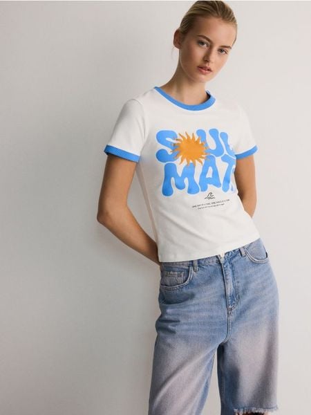 T-shirt z nadrukiem - jasnoniebieski. Niebieskie t-shirty damskie Reserved, l, bez wzorów, z bawełny, bez kołnierzyka. W wyprzedaży za 29.99 zł.