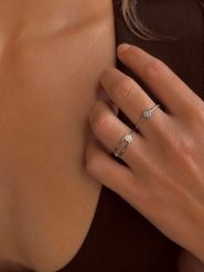 Les Petites Précieuses Srebrny pierścionek z diamentem rozmiar: 58. Szare pierścionki damskie Les Petites Précieuses, z diamentem, srebrne. Za 261.67 zł.