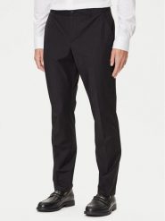 Guess Spodnie materiałowe M4YB01 WG9Z2 Czarny Regular Fit. Czarne spodnie materiałowe męskie Guess, z aplikacjami, z materiału. Za 349.99 zł.