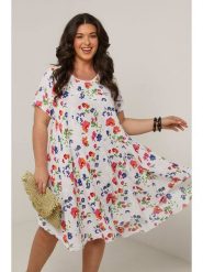 Curvy Lady Sukienka w kolorze białym rozmiar: 48/50. Białe sukienki damskie Curvy Lady, bez wzorów, klasyczne, bez kołnierzyka, bez ramiączek, midi. Za 100.75 zł.