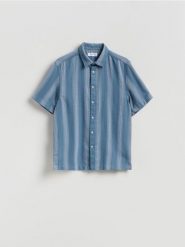 Strukturalna koszula comfort - jasnoniebieski. Niebieskie koszule męskie Reserved, l, bez wzorów, z bawełny, bez kołnierzyka, bez ramiączek. Za 139.99 zł.
